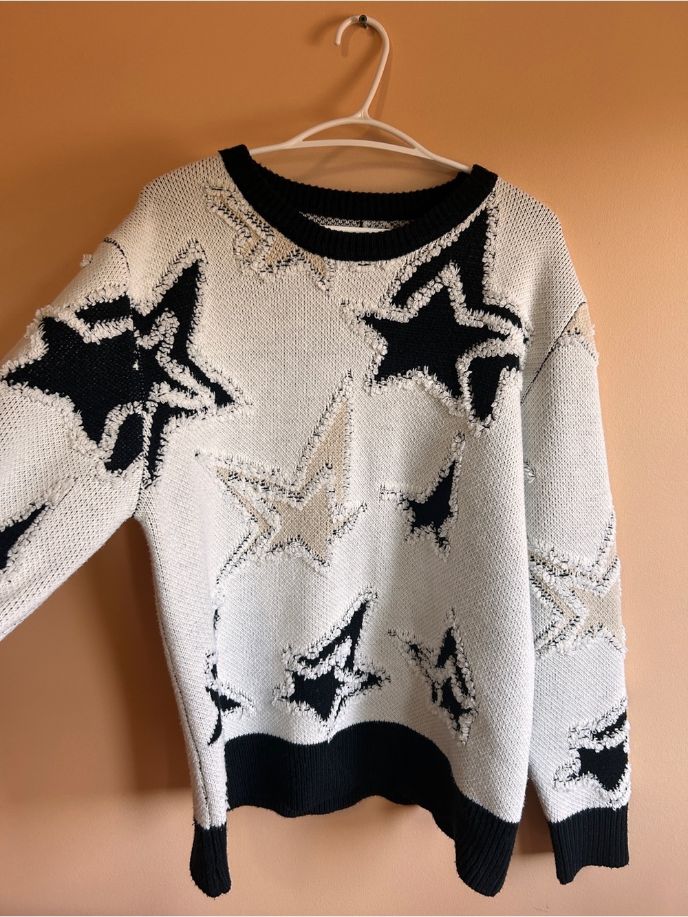 Star Pattern Crewneck Sweater - White & Black M/L